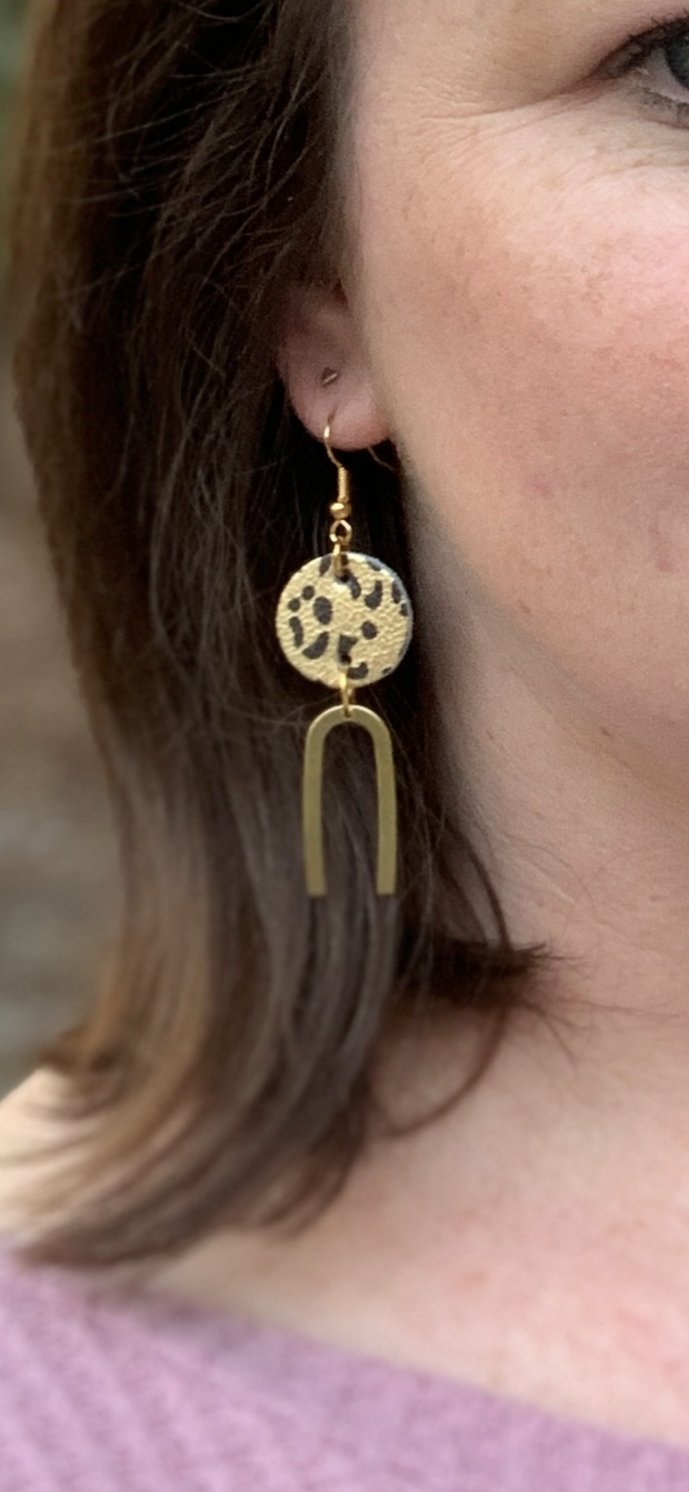 IRIS  ||  Leather Earrings || SILVER OR GOLD BRASS U-SHAPE, <BR>  SHIMMER CHAMPAGNE